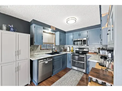 348 E Sixth Avenue Sutherlin OR 97479