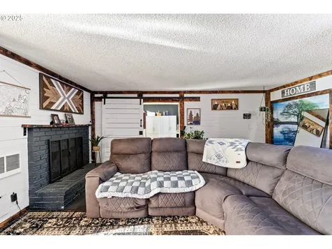 348 E Sixth Avenue Sutherlin OR 97479