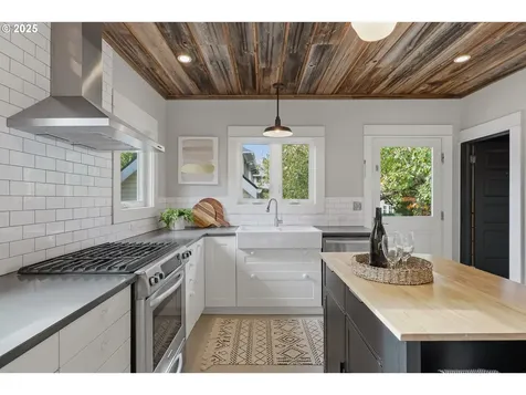 2225 SE 38th Avenue Portland OR 97214