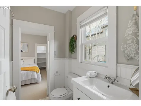 2225 SE 38th Avenue Portland OR 97214