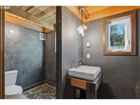2225 SE 38th Avenue Portland OR 97214