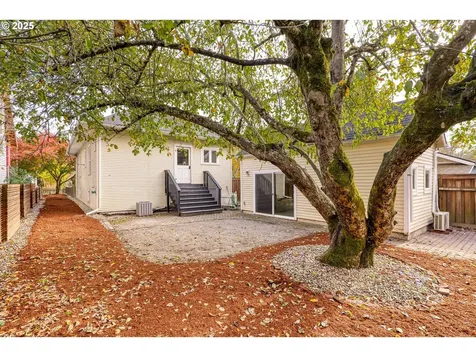 2225 SE 38th Avenue Portland OR 97214