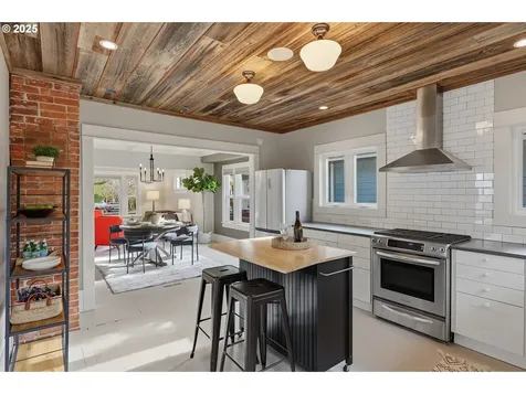 2225 SE 38th Avenue Portland OR 97214