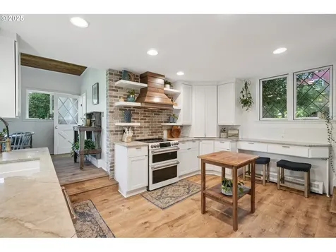 3045 SW Gaston Avenue Portland OR 97239