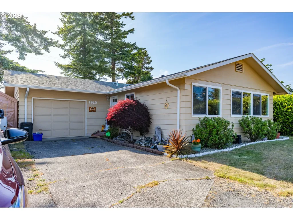 1910 Lincoln Street North Bend OR 97459