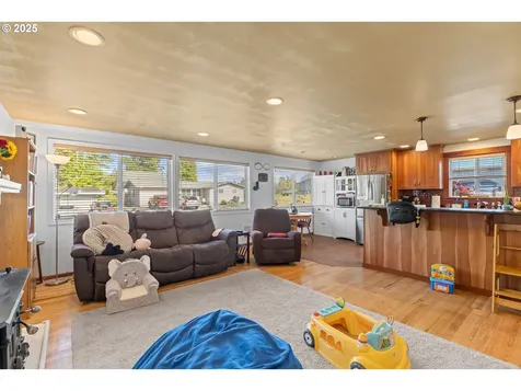1910 Lincoln Street North Bend OR 97459