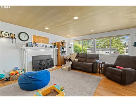 1910 Lincoln Street North Bend OR 97459