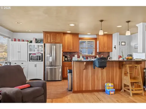 1910 Lincoln Street North Bend OR 97459