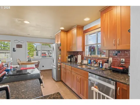 1910 Lincoln Street North Bend OR 97459