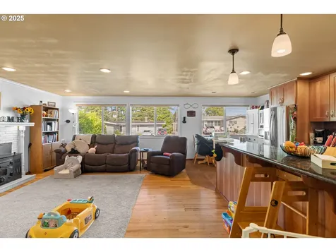 1910 Lincoln Street North Bend OR 97459