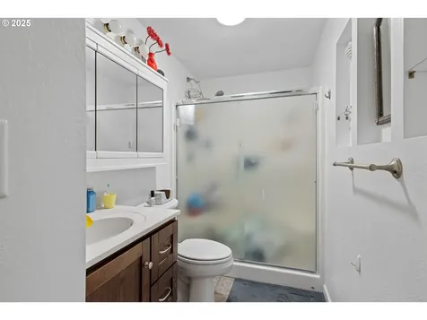 1910 Lincoln Street North Bend OR 97459