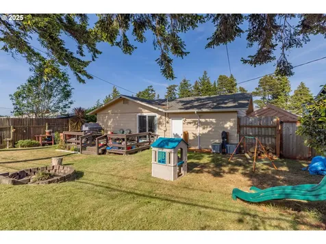 1910 Lincoln Street North Bend OR 97459
