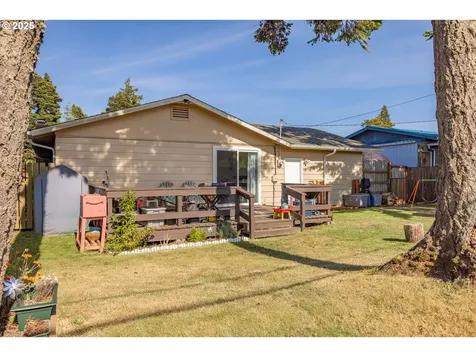 1910 Lincoln Street North Bend OR 97459