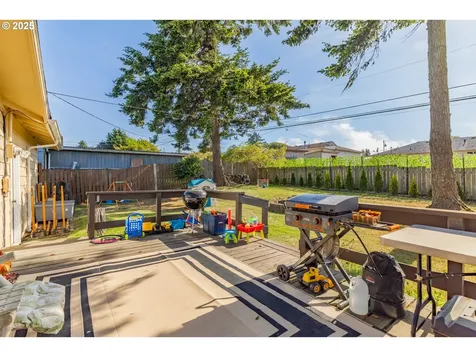 1910 Lincoln Street North Bend OR 97459