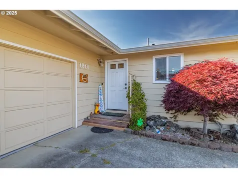 1910 Lincoln Street North Bend OR 97459