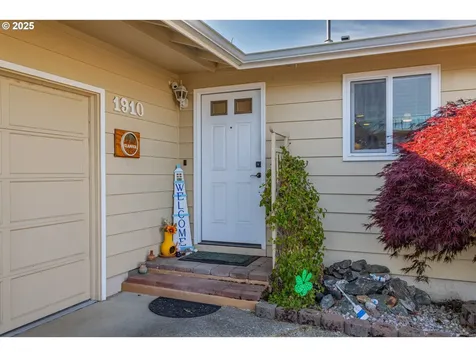 1910 Lincoln Street North Bend OR 97459