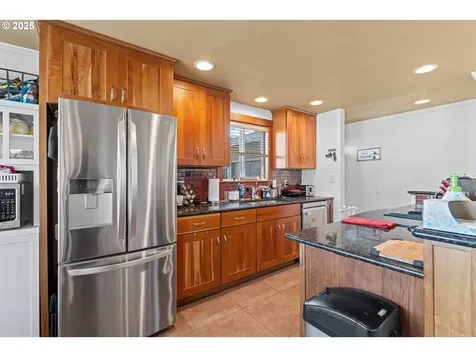 1910 Lincoln Street North Bend OR 97459
