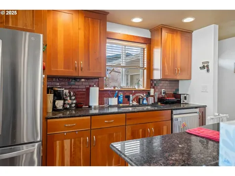 1910 Lincoln Street North Bend OR 97459