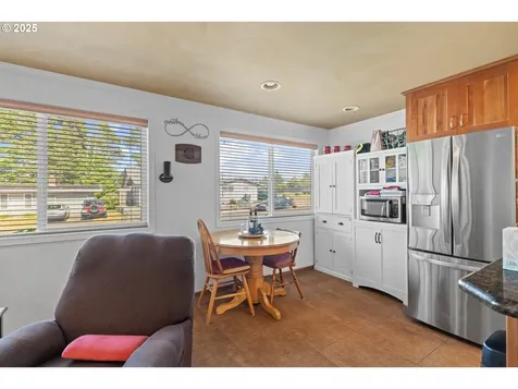 1910 Lincoln Street North Bend OR 97459