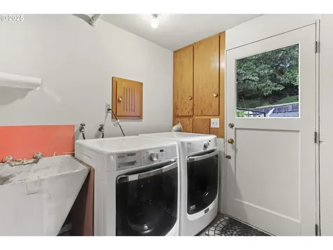 6868 SW 12th Drive Portland OR 97219