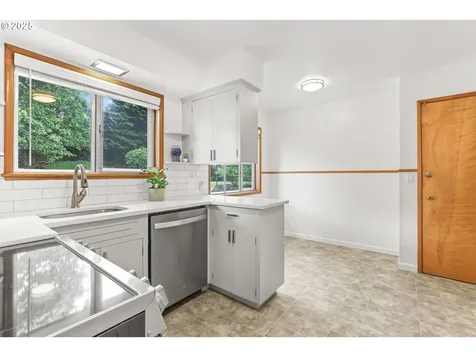 6868 SW 12th Drive Portland OR 97219