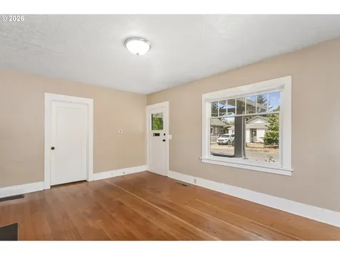 8316 SE Raymond Court Portland OR 97266