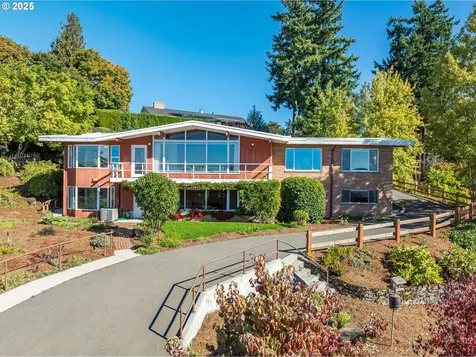 8801 NW Lakecrest Avenue Vancouver WA 98665