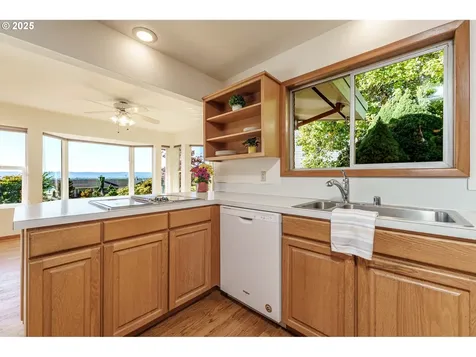 8801 NW Lakecrest Avenue Vancouver WA 98665