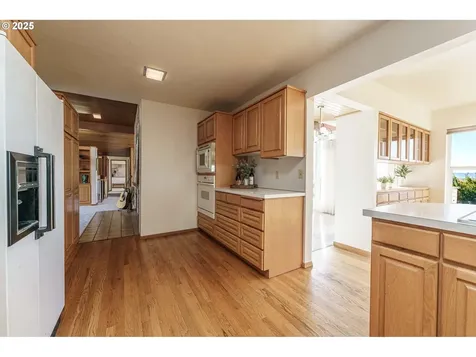 8801 NW Lakecrest Avenue Vancouver WA 98665
