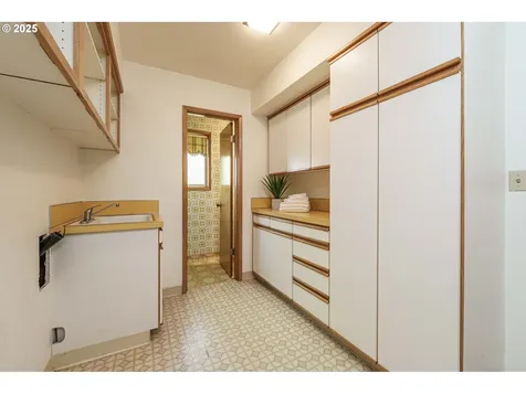 8801 NW Lakecrest Avenue Vancouver WA 98665