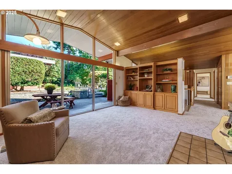 8801 NW Lakecrest Avenue Vancouver WA 98665