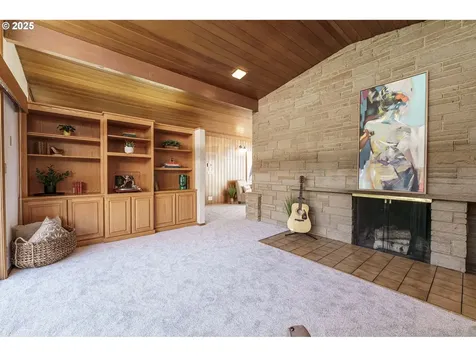 8801 NW Lakecrest Avenue Vancouver WA 98665