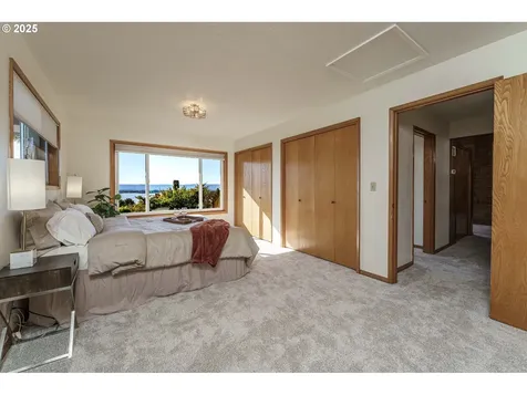 8801 NW Lakecrest Avenue Vancouver WA 98665