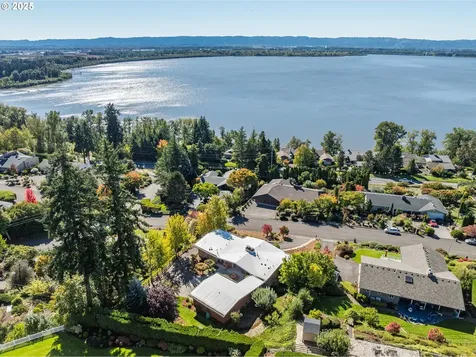8801 NW Lakecrest Avenue Vancouver WA 98665