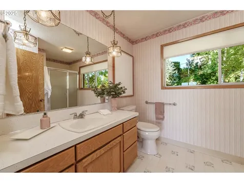 8801 NW Lakecrest Avenue Vancouver WA 98665