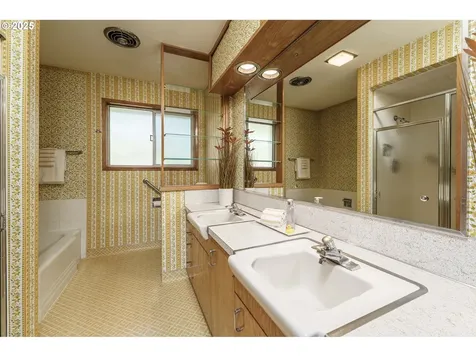 8801 NW Lakecrest Avenue Vancouver WA 98665