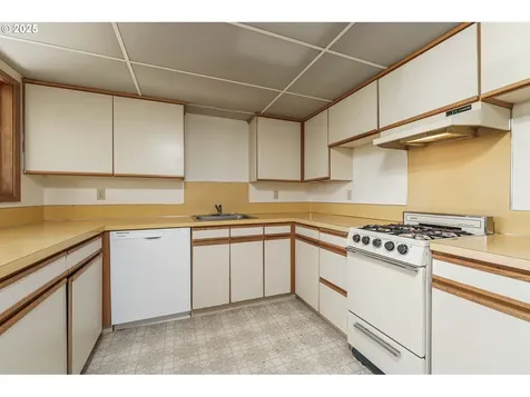 8801 NW Lakecrest Avenue Vancouver WA 98665