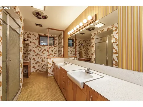 8801 NW Lakecrest Avenue Vancouver WA 98665