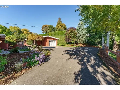 8801 NW Lakecrest Avenue Vancouver WA 98665