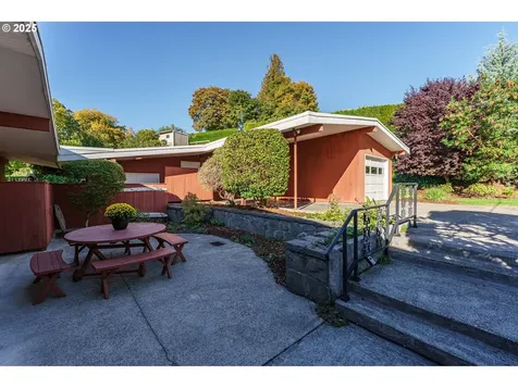 8801 NW Lakecrest Avenue Vancouver WA 98665