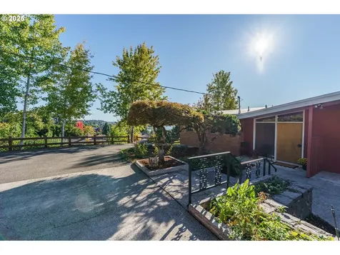 8801 NW Lakecrest Avenue Vancouver WA 98665