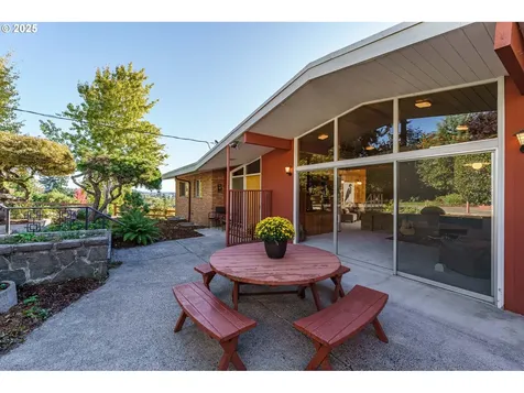 8801 NW Lakecrest Avenue Vancouver WA 98665