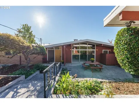 8801 NW Lakecrest Avenue Vancouver WA 98665