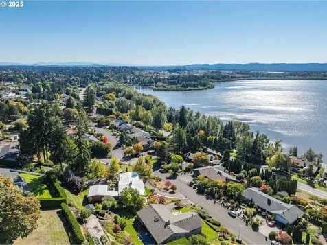 8801 NW Lakecrest Avenue Vancouver WA 98665