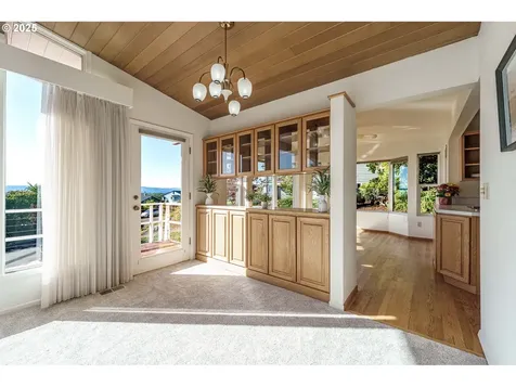 8801 NW Lakecrest Avenue Vancouver WA 98665