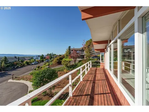 8801 NW Lakecrest Avenue Vancouver WA 98665