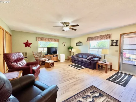 2818 I Street Washougal WA 98671
