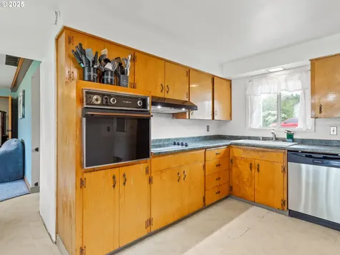 13805 NE Fremont Court Portland OR 97230