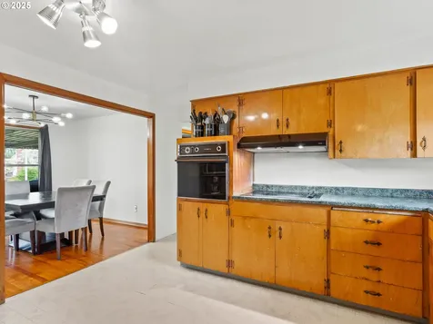 13805 NE Fremont Court Portland OR 97230
