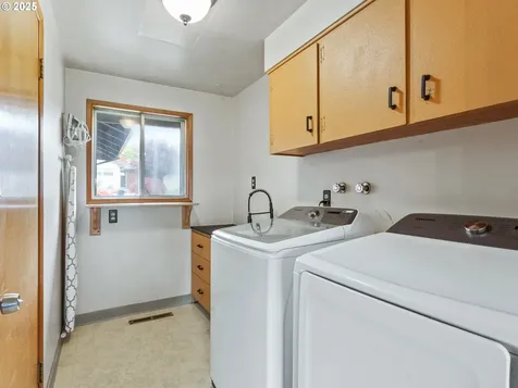 13805 NE Fremont Court Portland OR 97230